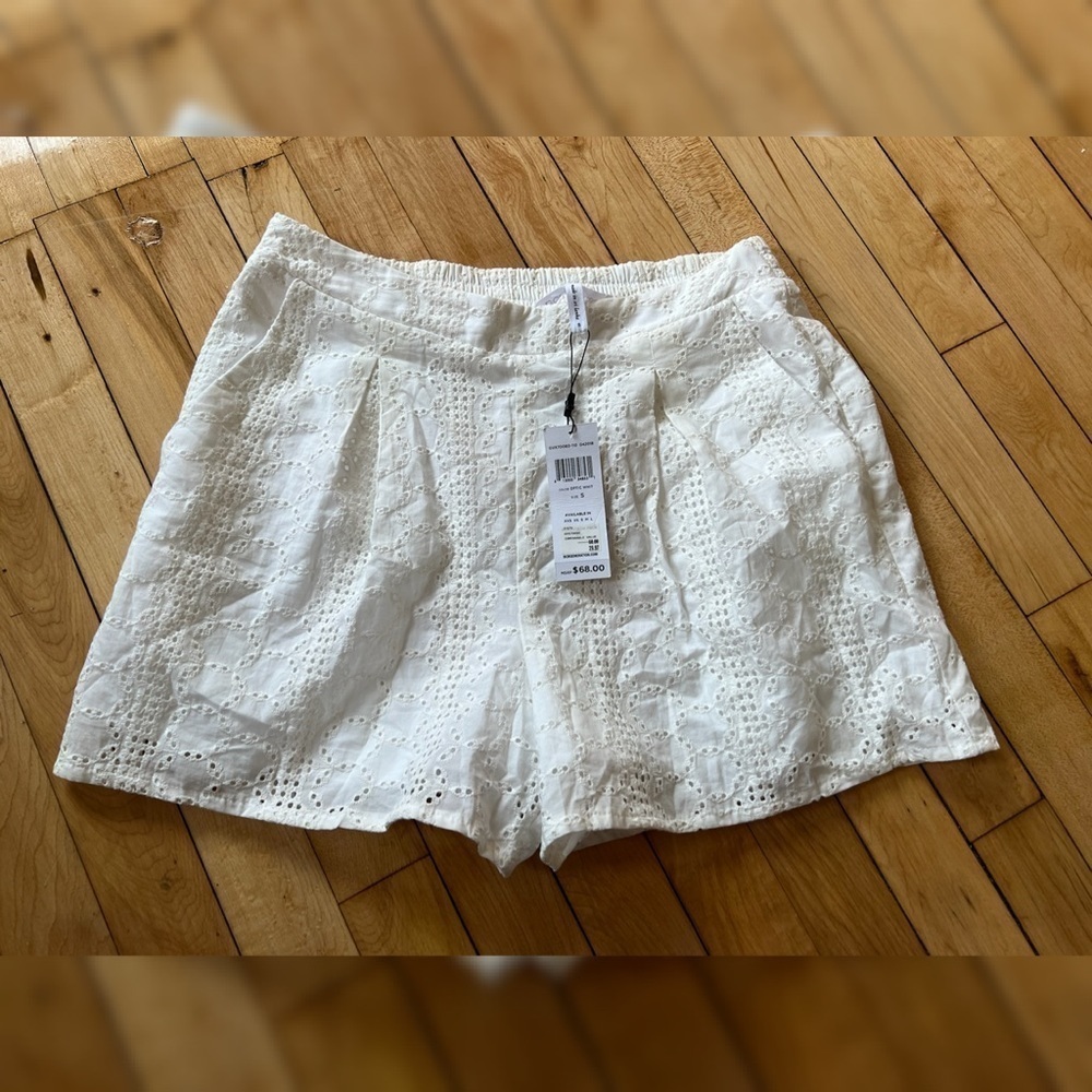 Nwt Bcbgeneration White Eyelet Patterned Shorts - image 1